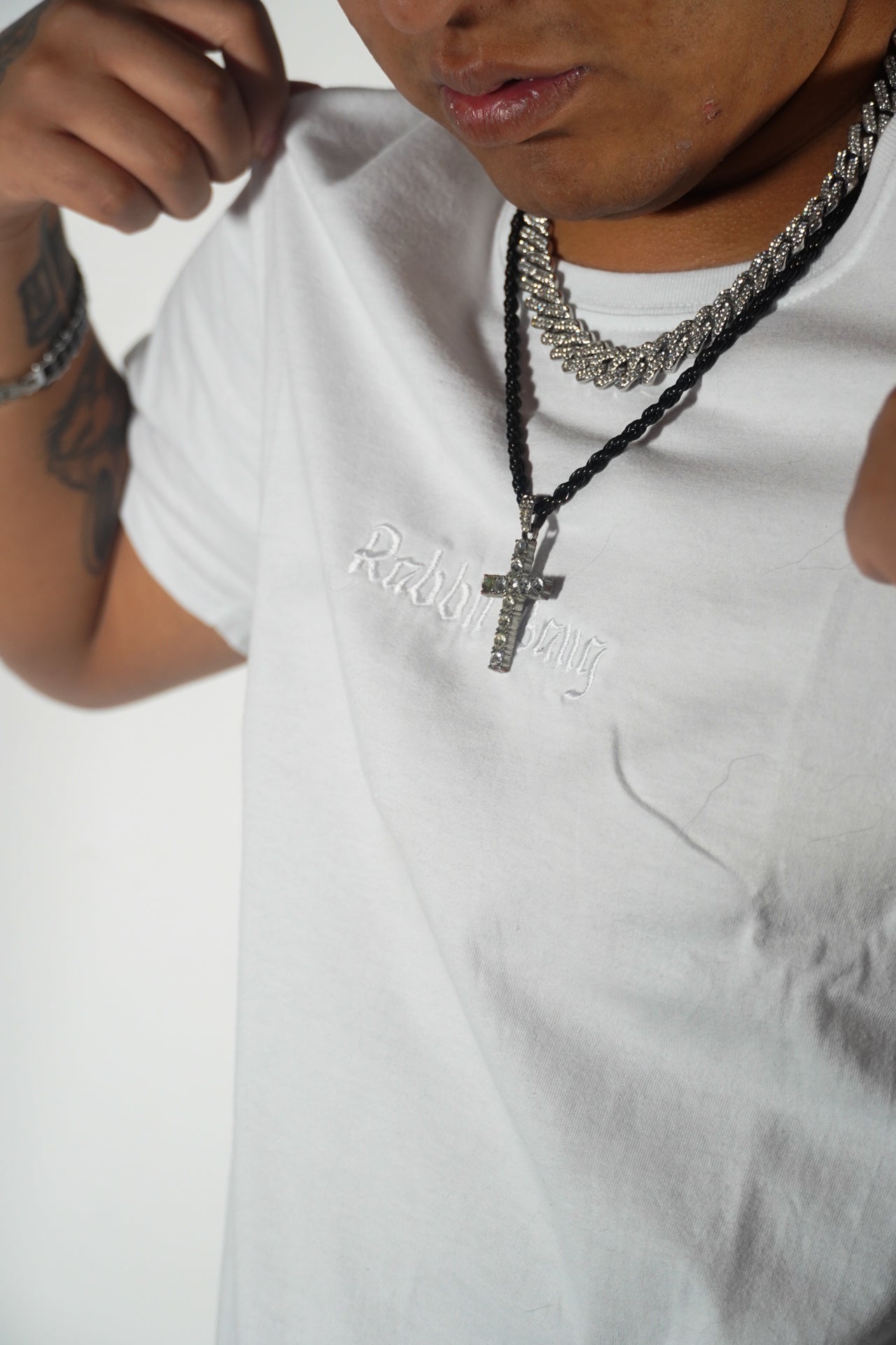 WHITE BASIC TEE "Rabbit Gang"