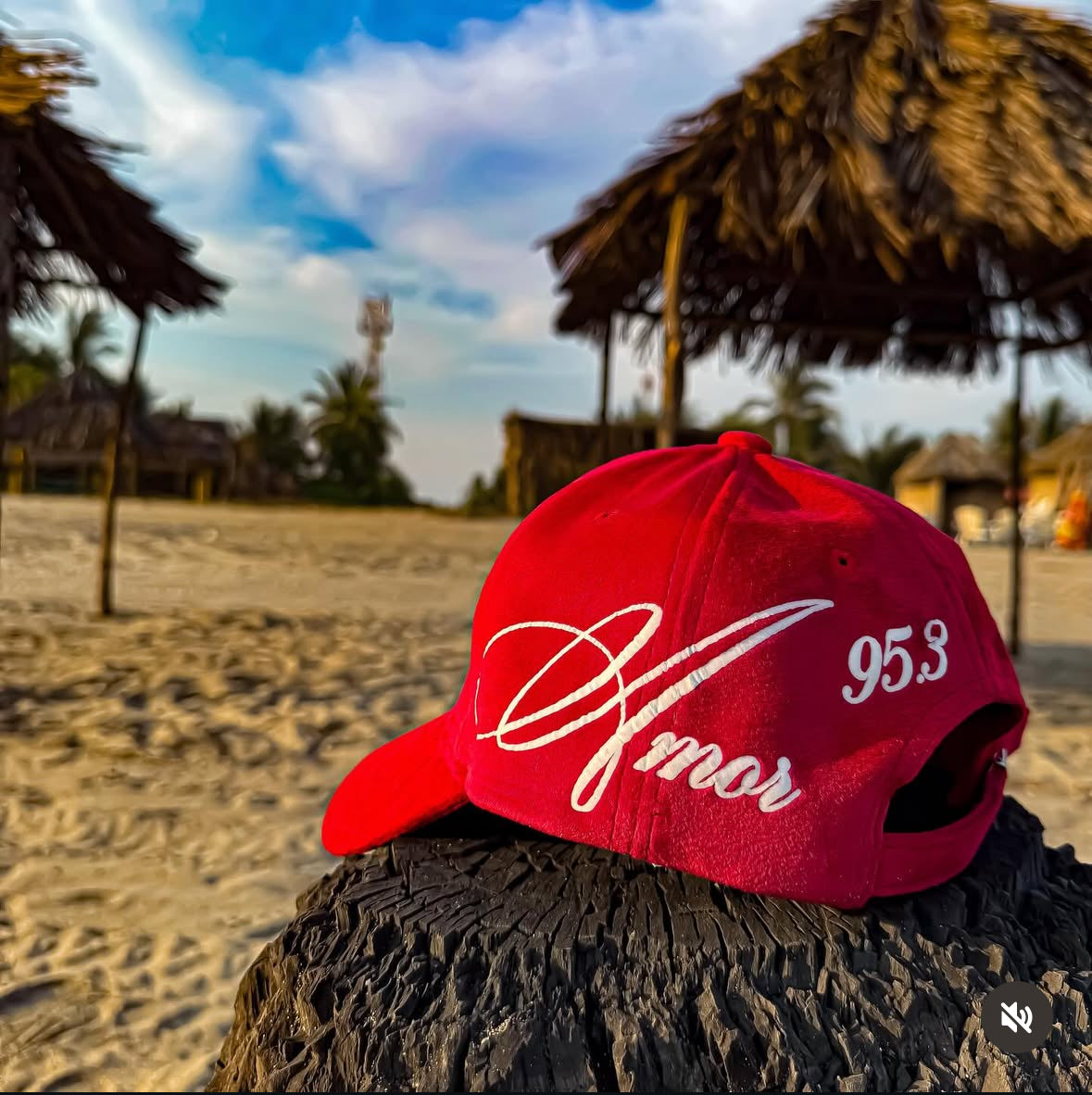 GORRA "AMOR 95.3"